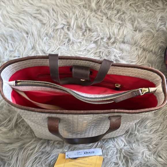 Cute Dooney and Bourke like new - Picture 2 of 4